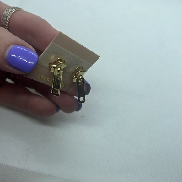 VINTAGE ZIPPER EARRINGS PIERCED POST NEVER USED GOLD TONE COSTUME JEWELRY - Picture 8 of 9